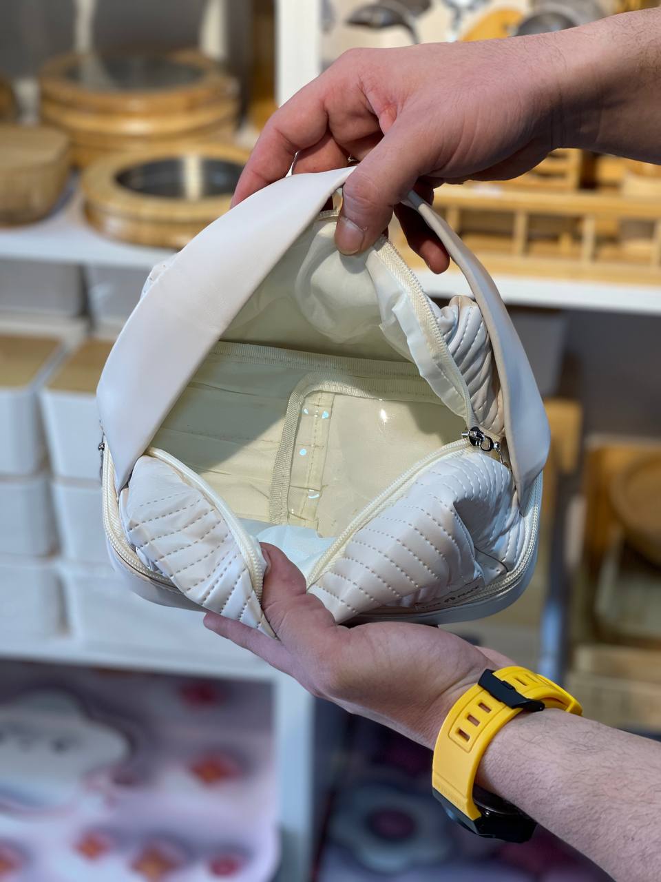 کیف آرایشی چرم دسته دار وارداتی ساخت چین کد00152