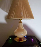 آباژور رومیزی طلایی