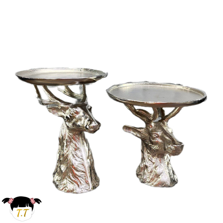 مزه خوری شیرینی خوری گوزن