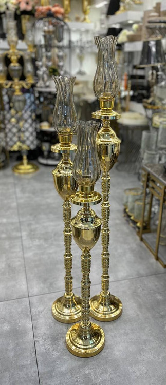 شمعدان کنار سالنی