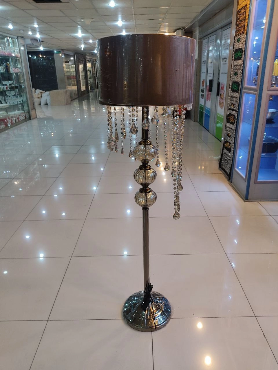 آباژور کنار سالنی