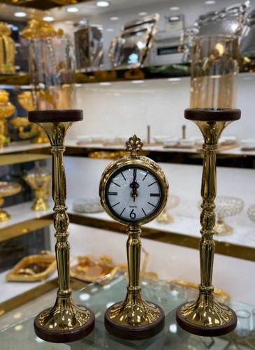 ساعت و شمعدان