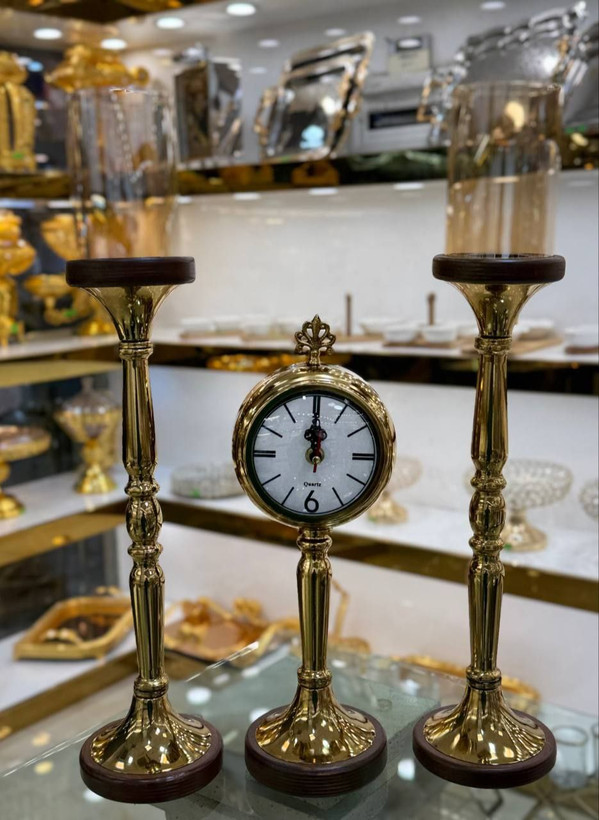 ساعت و شمعدان