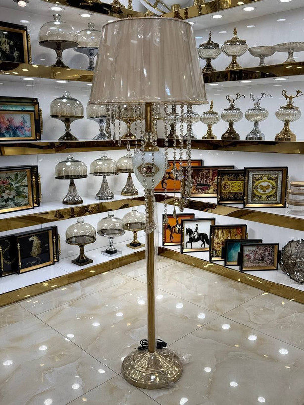 آباژور کنار سالنی