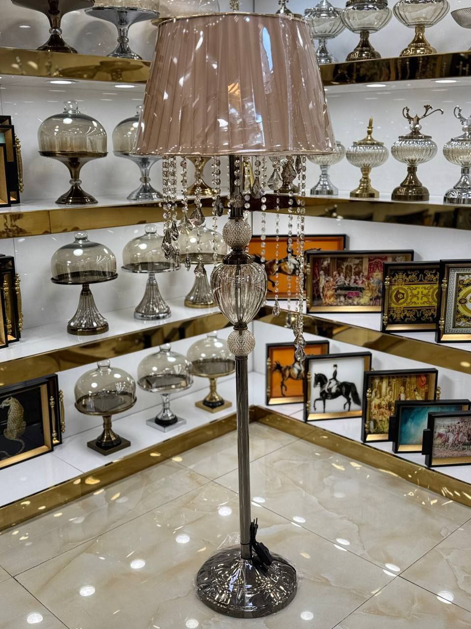 آباژور کنار سالنی