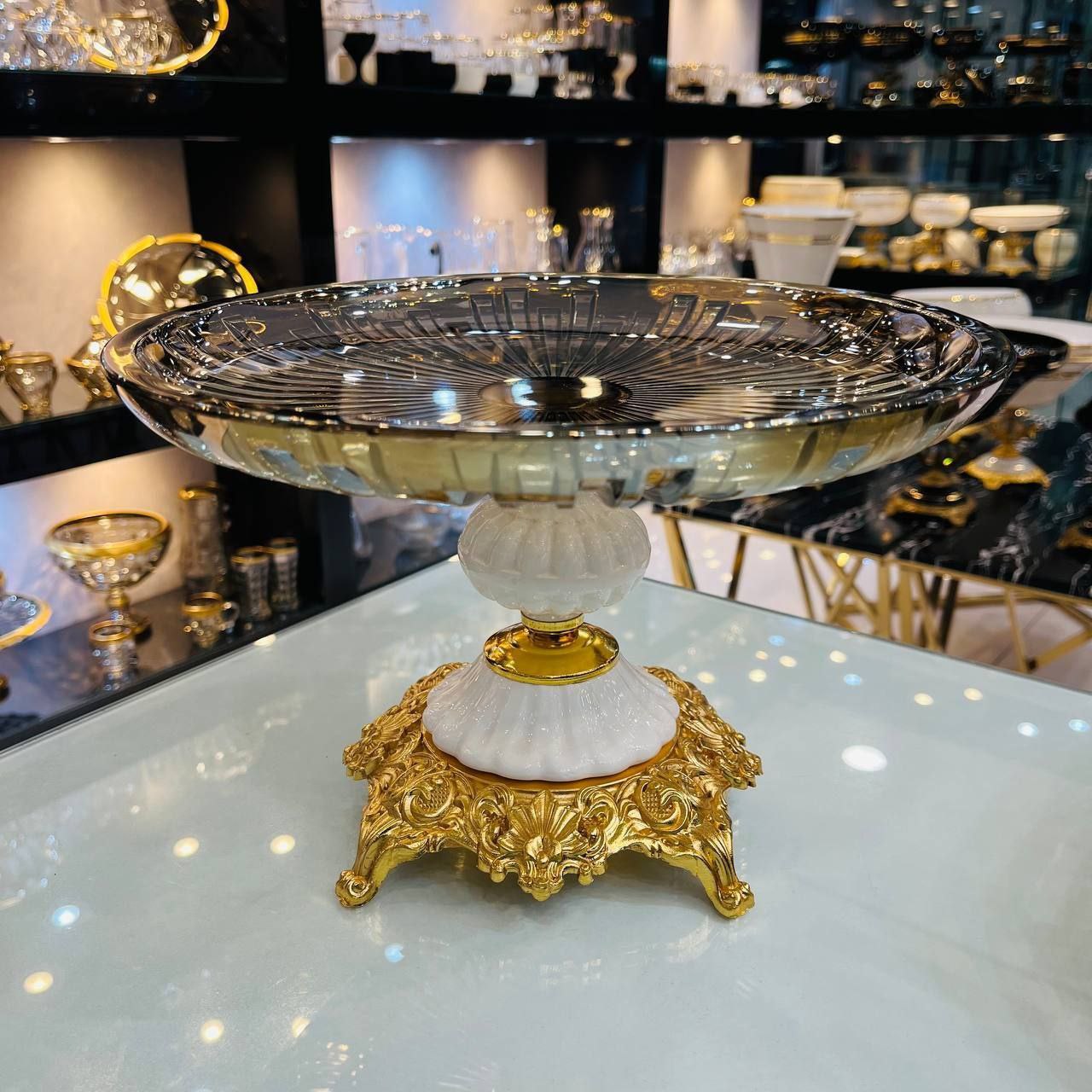 شیرینی خوری